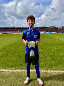 Amen holding the FA cup 2024